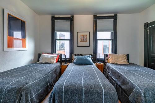 Parkside Paradise Elegant Victorian Home Just Steps from the Park in ويست هومستيد - بنسلفانيا Parkside Paradise Elegant Victorian Home Just Steps from the Park in ويست هومستيد - بنسلفانيا