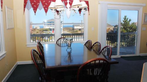 Oceanside, Private Pool, Close to Beach Access and Shopping! KH1, Marabel-by-the-Sea in Kitty Hawk (NC) Oceanside, Private Pool, Close to Beach Access and Shopping! KH1, Marabel-by-the-Sea in Kitty Hawk (NC)