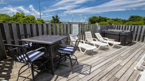 Oceanside, Private Pool, Close to Beach Access and Shopping! KH1, Marabel-by-the-Sea in Kitty Hawk (NC) Oceanside, Private Pool, Close to Beach Access and Shopping! KH1, Marabel-by-the-Sea in Kitty Hawk (NC)