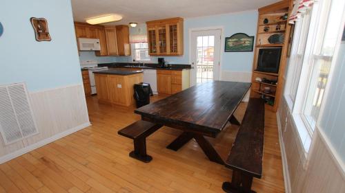 OCEANFRONT, Ocean Views, Dogs Welcome, Beach Access, KH42, Sea Eagle in Kitty Hawk (NC) OCEANFRONT, Ocean Views, Dogs Welcome, Beach Access, KH42, Sea Eagle in Kitty Hawk (NC)