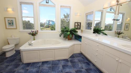 MS24, Turtle Whispers- Soundside, Pool, Hot Tub, Community Amenities in Corolla (NC) MS24, Turtle Whispers- Soundside, Pool, Hot Tub, Community Amenities in Corolla (NC)