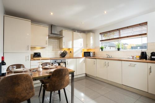 Szolgáltatások, Cosy Modern City Centre 2 Bed Apartment in Albertbridge Szolgáltatások, Cosy Modern City Centre 2 Bed Apartment in Albertbridge