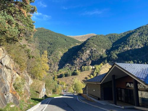 Vistas PRECIOSAS Al Valle De Arinsal - 6PAX- A Pie De Pistas & ESQUÍ - Free Parking (Vistas PRECIOSAS Al Valle De Arinsal - 6PAX- A Pie De Pistas & ESQUI - Free Parking l by BonesVacanc) in Arinsal Vistas PRECIOSAS Al Valle De Arinsal - 6PAX- A Pie De Pistas & ESQUÍ - Free Parking (Vistas PRECIOSAS Al Valle De Arinsal - 6PAX- A Pie De Pistas & ESQUI - Free Parking l by BonesVacanc) in Arinsal