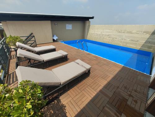Swimming pool, AMIKA Hotel in Madurai Swimming pool, AMIKA Hotel in Madurai