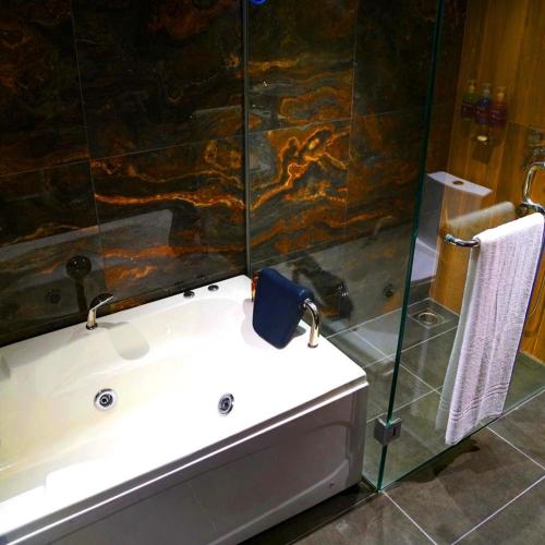 Indigo Heights Hotel & Suites in ลาฮอร์ Indigo Heights Hotel & Suites in ลาฮอร์