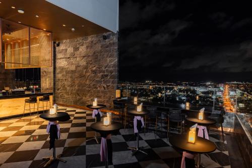 Restaurant, Holiday Inn & Suites Rayong City Centre By IHG in Rayong Restaurant, Holiday Inn & Suites Rayong City Centre By IHG in Rayong