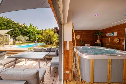 Garden, Escapade ensoleillee avec piscine et jacuzzi - Villa Mathis Cote d'Azur in Maure Garden, Escapade ensoleillee avec piscine et jacuzzi - Villa Mathis Cote d'Azur in Maure