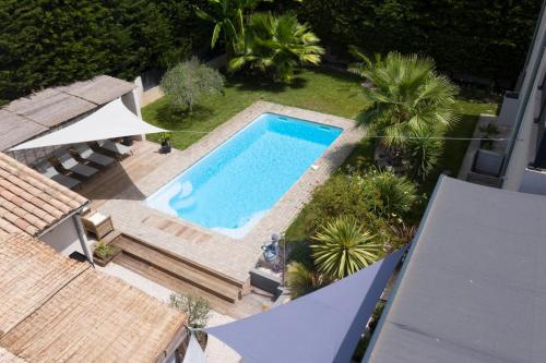 Balcony/terrace, Escapade ensoleillee avec piscine et jacuzzi - Villa Mathis Cote d'Azur in Maure Balcony/terrace, Escapade ensoleillee avec piscine et jacuzzi - Villa Mathis Cote d'Azur in Maure