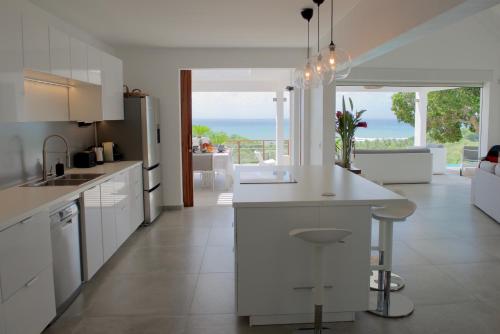 cuisine, THE VIEW - Magnifique Villa face à la Mer (THE VIEW - Magnifique Villa face a la Mer) in Mare Gaillard cuisine, THE VIEW - Magnifique Villa face à la Mer (THE VIEW - Magnifique Villa face a la Mer) in Mare Gaillard