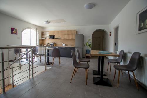 ห้องครัว, Főnix Design Rooms (Fonix Design Rooms) in เดเบรเซน ห้องครัว, Főnix Design Rooms (Fonix Design Rooms) in เดเบรเซน