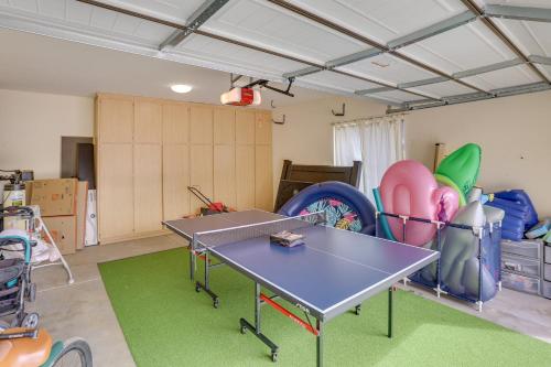 Luxe Family Home with Pool, 13 Mi to Dtwn Phoenix! in ลาวีน Luxe Family Home with Pool, 13 Mi to Dtwn Phoenix! in ลาวีน