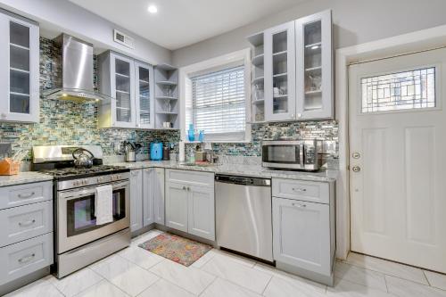 Trendy Baltimore Townhome 2 Mi to Downtown! in Canton Trendy Baltimore Townhome 2 Mi to Downtown! in Canton