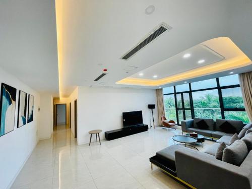 Shared lounge/TV area, Golden River Residence in Tharkayta Township Shared lounge/TV area, Golden River Residence in Tharkayta Township