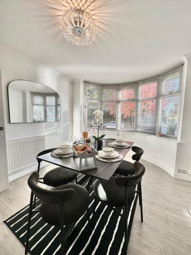 Luxurious family home in West Midlands in Rednal Luxurious family home in West Midlands in Rednal