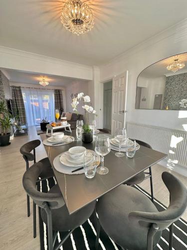 Luxurious family home in West Midlands in Rednal Luxurious family home in West Midlands in Rednal