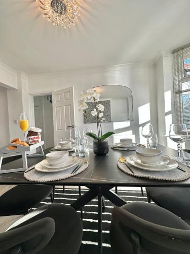 Luxurious family home in West Midlands in Rednal Luxurious family home in West Midlands in Rednal