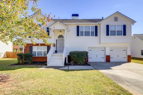 Spacious Georgia Home with Deck, Grills and Fireplace! in Fayetteville Spacious Georgia Home with Deck, Grills and Fireplace! in Fayetteville