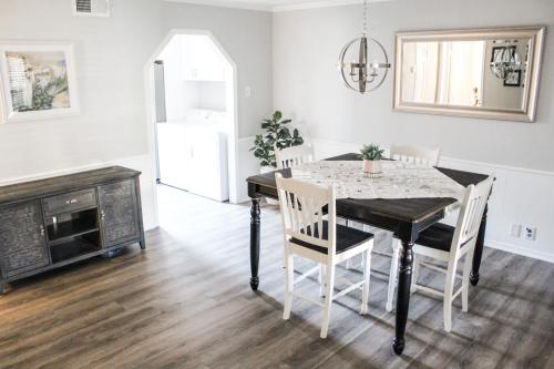 Удобства, *Brand New Listing!* The Little Brick House in Хайленд Медоус Удобства, *Brand New Listing!* The Little Brick House in Хайленд Медоус