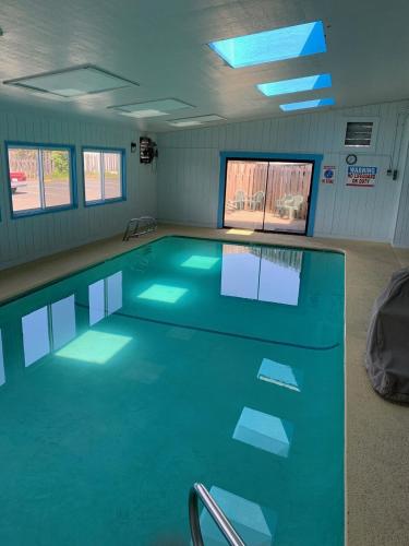游泳池, 布拉格堡海鳥小屋 - 馬格努森酒店集團 (Seabird Lodge Fort Bragg) in 布雷格堡 (CA) 游泳池, 布拉格堡海鳥小屋 - 馬格努森酒店集團 (Seabird Lodge Fort Bragg) in 布雷格堡 (CA)