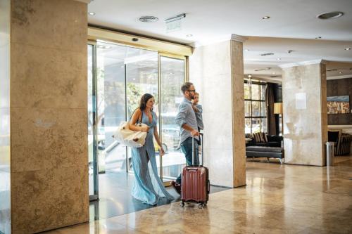 Entrance, Amerian Cordoba Park Hotel in Cordoba Entrance, Amerian Cordoba Park Hotel in Cordoba