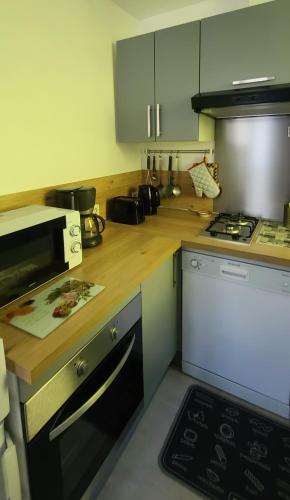 廚房, Le Gite de Maminou classé 3 étoiles (Le Gite de Maminou classe 3 etoiles) in 聖于連昂博謝訥 廚房, Le Gite de Maminou classé 3 étoiles (Le Gite de Maminou classe 3 etoiles) in 聖于連昂博謝訥