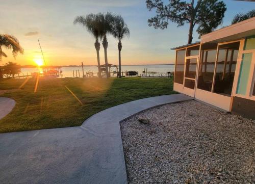 Camp St. Cabanas Unit 2 on Lake Dora in Tavares (FL) Camp St. Cabanas Unit 2 on Lake Dora in Tavares (FL)