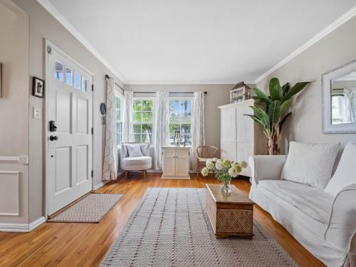 Luxury beach home one block from ocean with spa, WiFi, & gorgeous outdoor space in Sunset Cliffs Luxury beach home one block from ocean with spa, WiFi, & gorgeous outdoor space in Sunset Cliffs