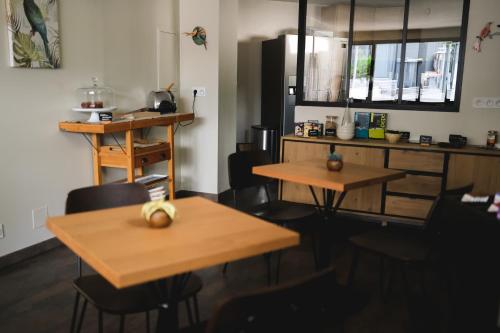 Kitchen, Couette et Cafe in Alco Kitchen, Couette et Cafe in Alco