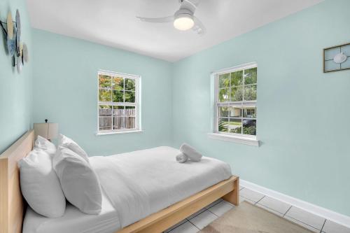 Bluewave Bungalow - #1 Charming & Comfortable 2 1