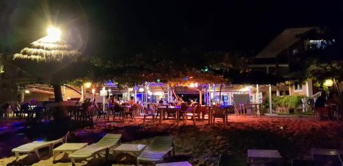 Restaurant, Malapascua Beach & Dive Resort in Malapascua Island Restaurant, Malapascua Beach & Dive Resort in Malapascua Island
