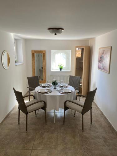 Villa Lillybeth - Lake Balaton in เคสเซลี Villa Lillybeth - Lake Balaton in เคสเซลี