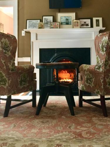 Charred Oaks Inn in Versailles (KY) Charred Oaks Inn in Versailles (KY)