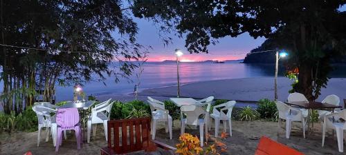Baan Suan Kayoo 2, บ้านสวนกาหยูริมทะเล อ่าวเขาควาย เกาะพยาม in Koh Phayam (Ranong) Baan Suan Kayoo 2, บ้านสวนกาหยูริมทะเล อ่าวเขาควาย เกาะพยาม in Koh Phayam (Ranong)