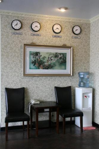 Lobby, Metro Plaza Hotel in Downtown Los Angeles Lobby, Metro Plaza Hotel in Downtown Los Angeles