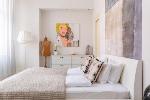 Designer Dream Home with Balcony at Vaci Street