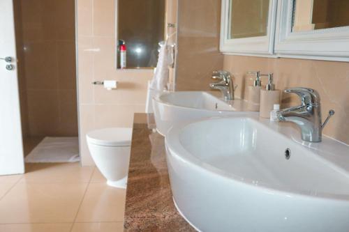 Bathroom, The Sails Penthouse Apartment with Exclusive Rooftop Pool in Point Bathroom, The Sails Penthouse Apartment with Exclusive Rooftop Pool in Point