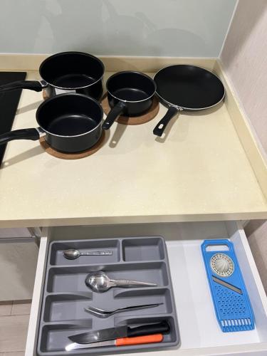 Kitchen, Sea view one bedroom 37 sq.m by Kate near Boon Kanjanaraam Temple Kitchen, Sea view one bedroom 37 sq.m by Kate near Boon Kanjanaraam Temple