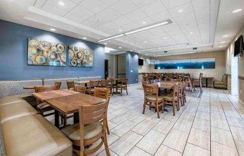 Eten en drinken, Extended Stay America Premier Suites - Lakeland - I-4 in Lakeland Eten en drinken, Extended Stay America Premier Suites - Lakeland - I-4 in Lakeland