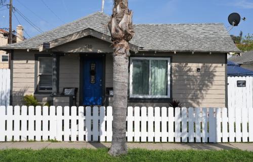 Surf city House in Huntington Beach (CA) Surf city House in Huntington Beach (CA)