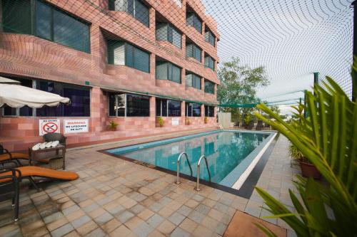 Swimming pool, South Park Hotel in Thiruvananthapuram Swimming pool, South Park Hotel in Thiruvananthapuram