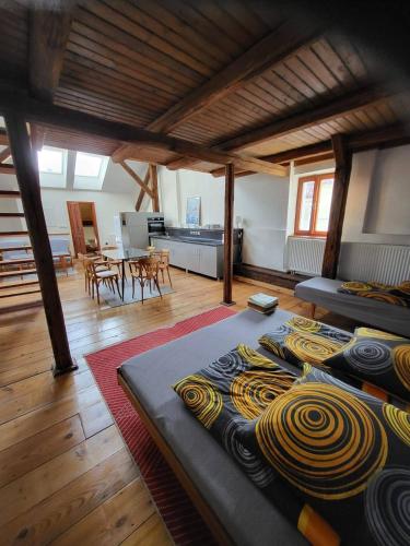 Apartmán Horní Heřmanův Městec u Chrudimi (Apartman Horni Hermanuv Mestec u Chrudimi) in เฮอร์มานูฟ เมสเตซ Apartmán Horní Heřmanův Městec u Chrudimi (Apartman Horni Hermanuv Mestec u Chrudimi) in เฮอร์มานูฟ เมสเตซ