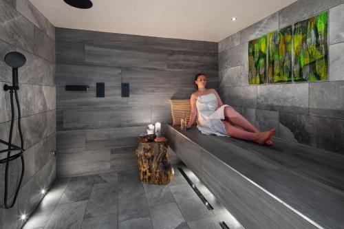 Shower, Gilpin Hotel And Lake House in Mitchelland Shower, Gilpin Hotel And Lake House in Mitchelland