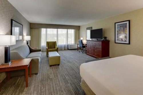 Drury Inn & Suites Atlanta Marietta in Marietta (GA) Drury Inn & Suites Atlanta Marietta in Marietta (GA)