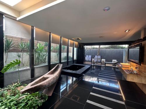 Orient Luxury Villa Motel in Huwei Township Orient Luxury Villa Motel in Huwei Township