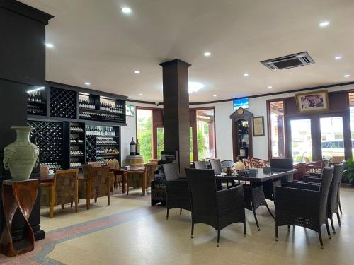 Subbinh Hotel and Restaurant near Pakse International Airport Subbinh Hotel and Restaurant near Pakse International Airport