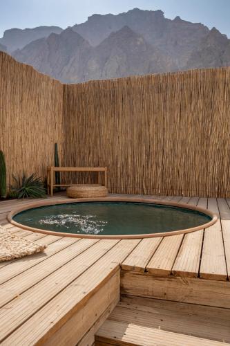 Piscina, Pura Eco Retreat, Jebel Hafit Desert Park in Um Ghafah Piscina, Pura Eco Retreat, Jebel Hafit Desert Park in Um Ghafah