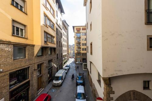 Wonderful Ponte Vecchio at a breath. PLUS