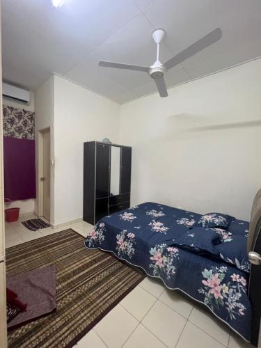 Dom (100 m²) w okolicy Tumpat z 3 sypialnią/ami i 2 łazienką/ami (MAMA HOMESTAY) in Pengkalan Kubor Dom (100 m²) w okolicy Tumpat z 3 sypialnią/ami i 2 łazienką/ami (MAMA HOMESTAY) in Pengkalan Kubor