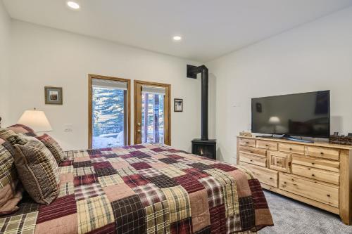 White Wolf #890 - Great Home with Private Outdoor Hot Tub - Shuttle to Slopes in ฮิสตอริค ดาวน์ทาวน์ White Wolf #890 - Great Home with Private Outdoor Hot Tub - Shuttle to Slopes in ฮิสตอริค ดาวน์ทาวน์