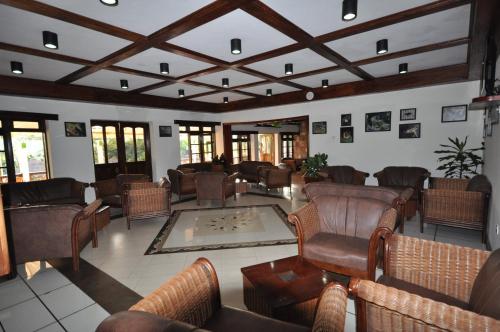 בר/טרקלין, Jinja Nile Resort in Jinja בר/טרקלין, Jinja Nile Resort in Jinja